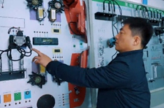  自強不息、筑夢教育——郎小明故事主人公：東北科技職業技術學校黨委書記 郎小明