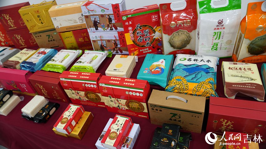 現(xiàn)場展示區(qū)。人民網 石天蛟攝