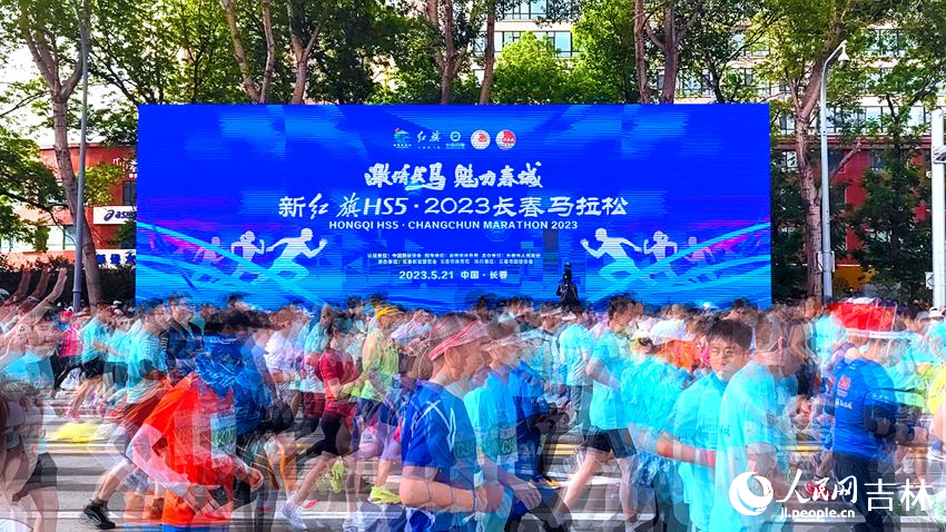 比賽現場人頭攢動。人民網 李成偉攝