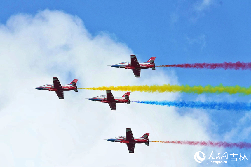 2023年空軍航空開(kāi)放活動(dòng)·長(zhǎng)春航空展開(kāi)幕。人民網(wǎng)記者 李洋攝