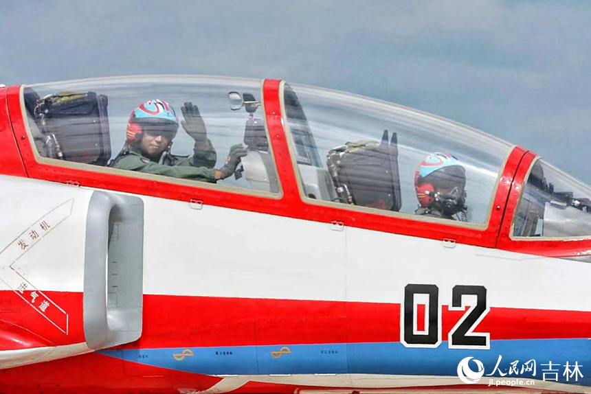 2023年空軍航空開(kāi)放活動(dòng)·長(zhǎng)春航空展開(kāi)幕。人民網(wǎng)記者 李洋攝