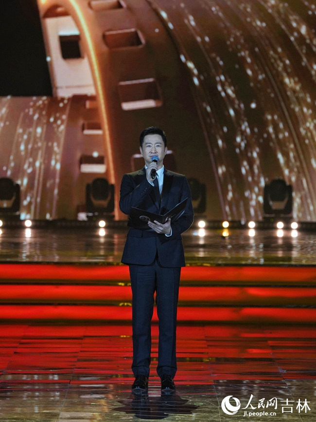 演員吳京講述《讓中國故事更精彩》。人民網記者 李洋攝