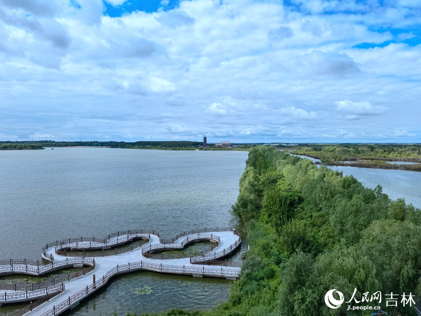 鳥瞰嫩江灣。人民網記者 馬俊華攝