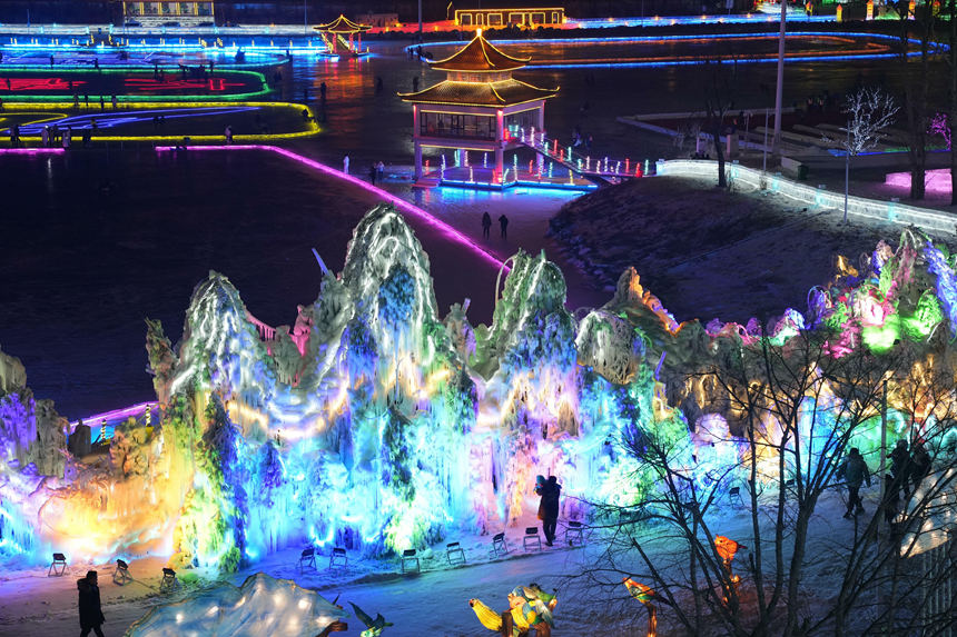 12月12日，長春冰雪新天地開門迎客。人民網(wǎng)記者 李洋攝