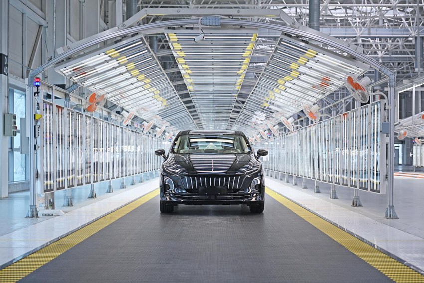 一汽紅旗制造中心,紅旗新能源車型E-QM5下線。(中國一汽供圖)