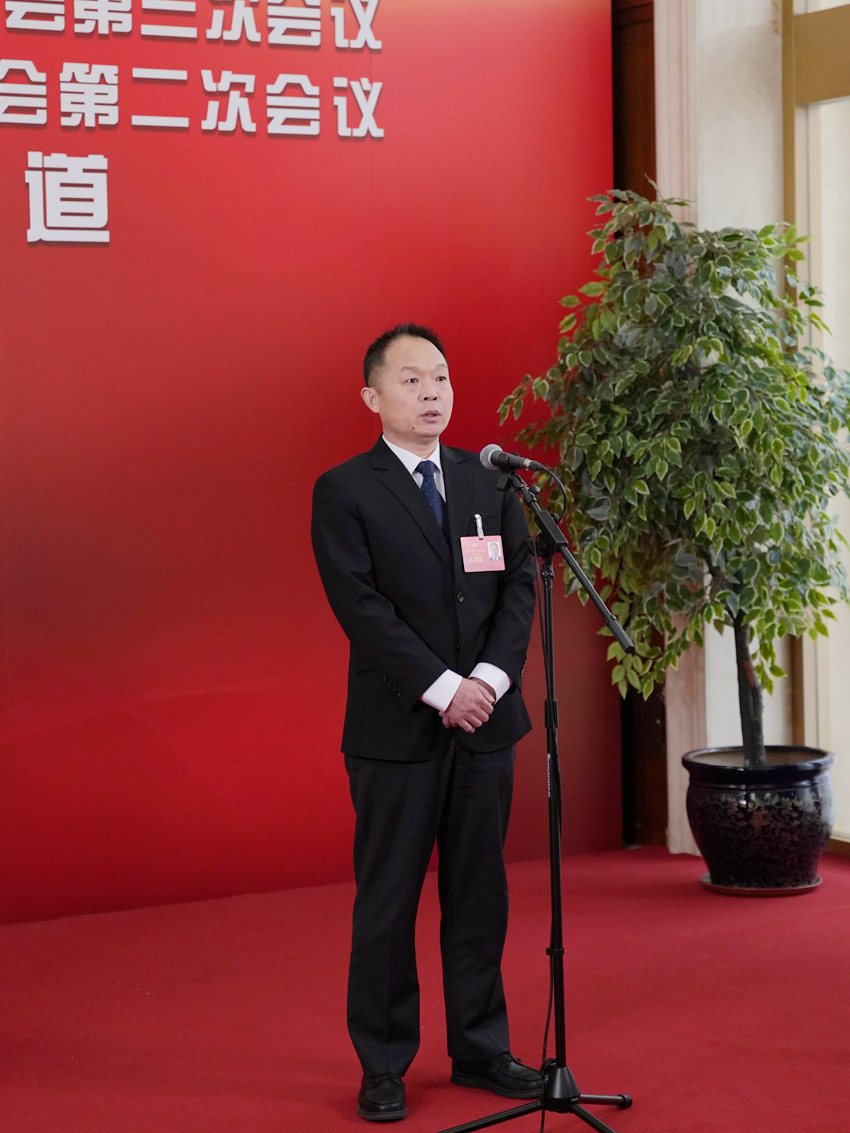 吉林省政協委員、吉林省民航機場集團總經理李樹英。人民網記者 李洋攝