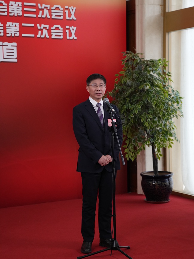 吉林省政協(xié)委員、一汽集團研發(fā)總院院長、黨委書記王德平。人民網(wǎng)記者李洋攝