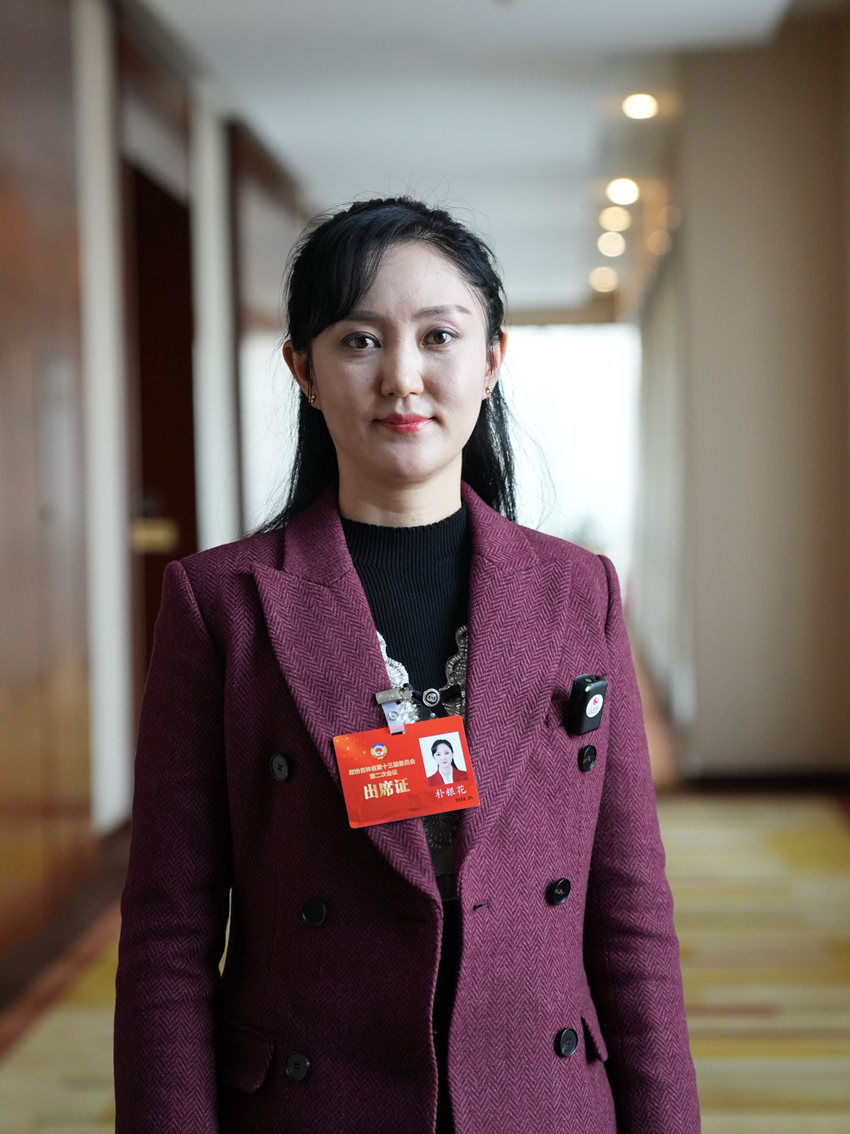 吉林省政協(xié)委員、延邊歌舞團(tuán)國家一級演員樸銀花。人民網(wǎng)記者 李洋攝