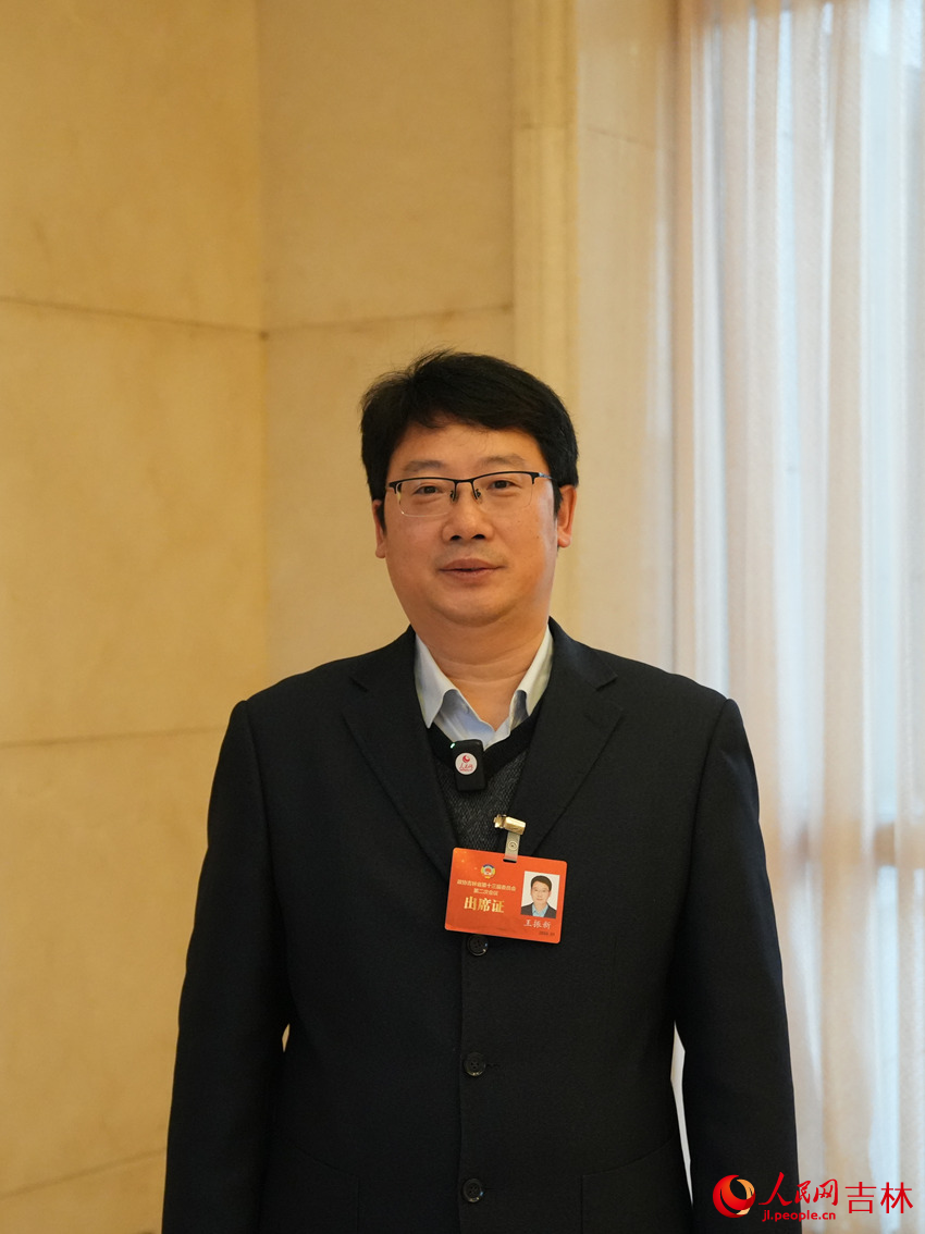 吉林省政協委員、中國科學院長春應化所電分析化學國家重點實驗室研究員王振新。人民網記者 李洋攝