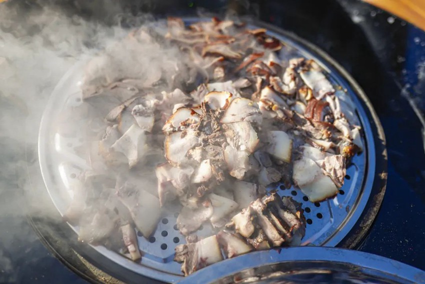 熱氣騰騰的年豬肉,讓人直流口水。長春市朝陽區(qū)供圖