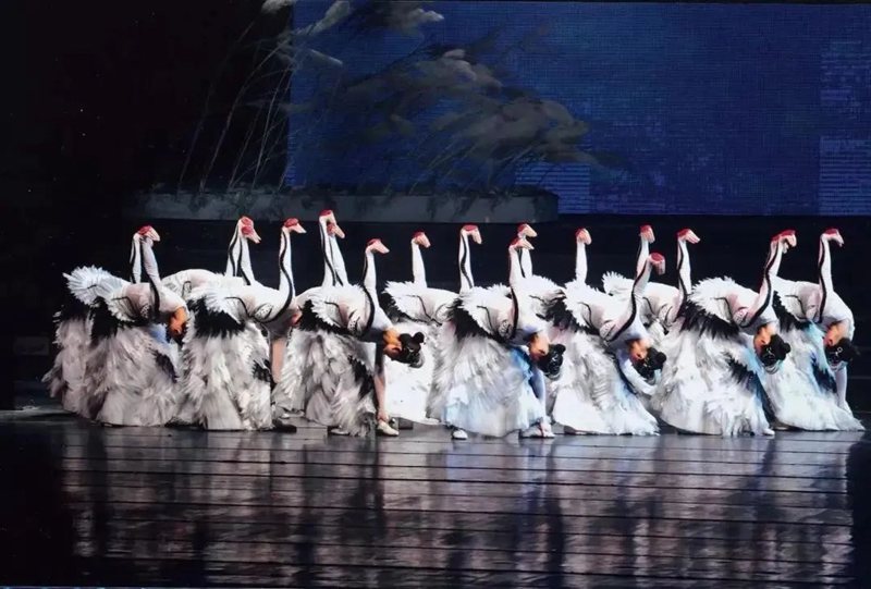 大型文旅演藝《炫·墨》“五一”亮相春城，部分節(jié)目在緊張有序地排練中。（圖片來(lái)源：悠游吉林）