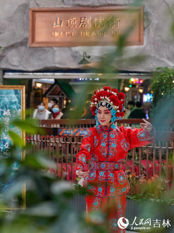 “這有山”望山亭吉?jiǎng)”硌荨Ｈ嗣窬W(wǎng)記者 李洋攝