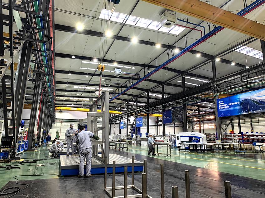 楚天華通醫(yī)藥設(shè)備有限公司生產(chǎn)車間。