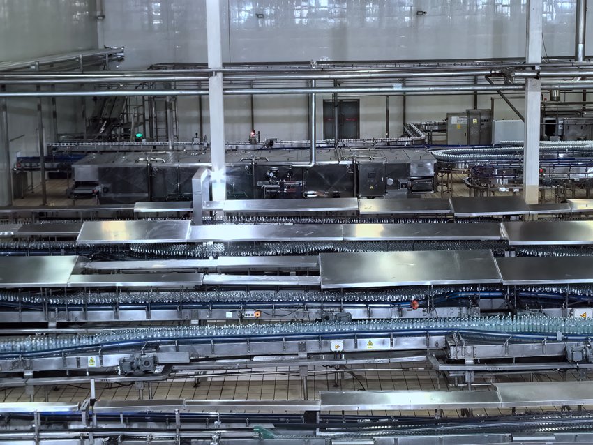 四平宏寶萊飲品股份有限公司自動化生產線。人民網記者 王海躍攝