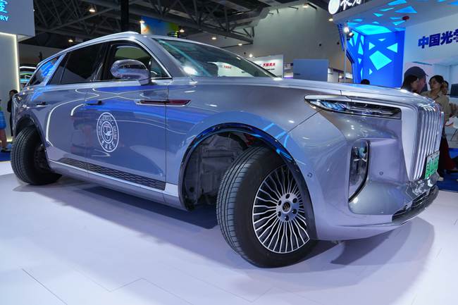 吉林大學(xué)自動輪智行底盤成果轉(zhuǎn)化項目。人民網(wǎng)記者 李洋攝