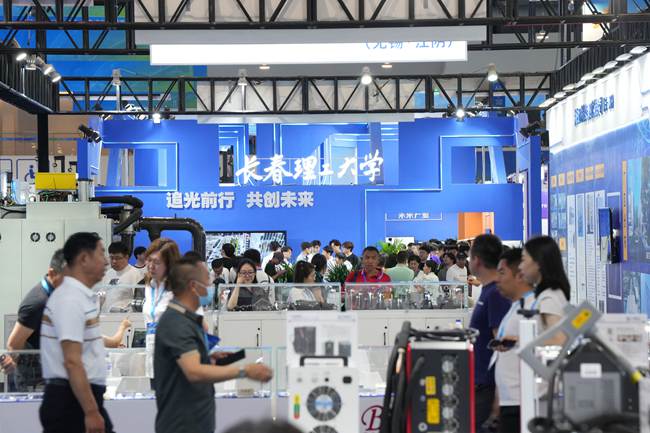 長春理工大學(xué)展廳。人民網(wǎng)記者 李洋攝