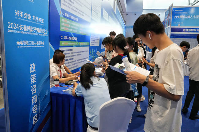 光電領(lǐng)域尖端人才招聘會現(xiàn)場。人民網(wǎng)記者 李洋攝