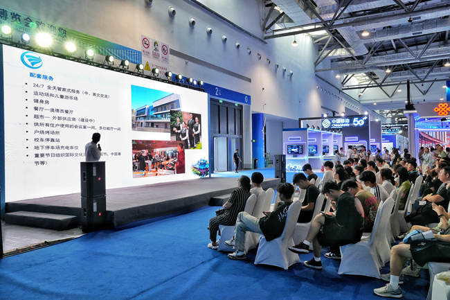 光電領(lǐng)域尖端人才招聘會現(xiàn)場。人民網(wǎng)記者 李洋攝