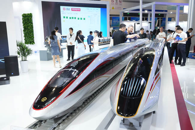 博覽會上展示的光電信息領(lǐng)域科技創(chuàng)新成果。人民網(wǎng)記者 李洋攝