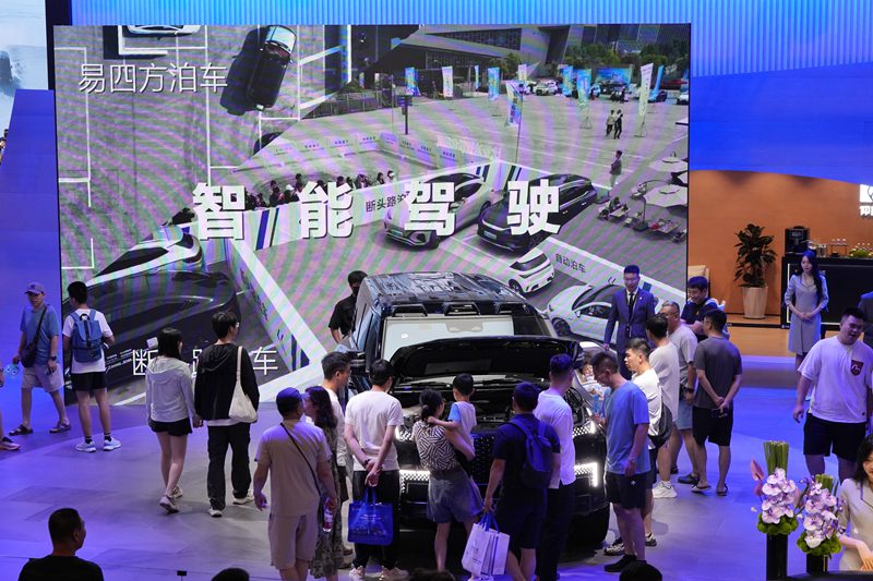 7月13日，第21屆長春國際汽車博覽會在長春東北亞國際博覽中心舉辦。人民網(wǎng)記者 李洋攝