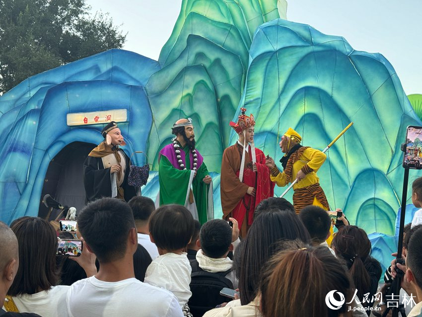 長春動植物公園“逐夢西游記系列演藝”。人民網記者 李思玥攝