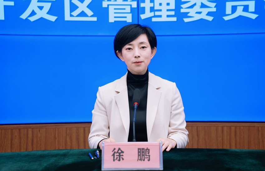 長白山黨工委委員、管委會副主任徐鵬發言。