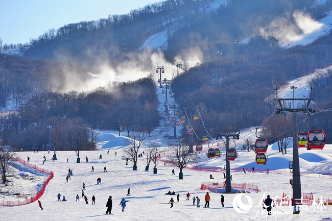 松花湖滑雪旅游度假區(qū)。人民網(wǎng)記者 李洋攝
