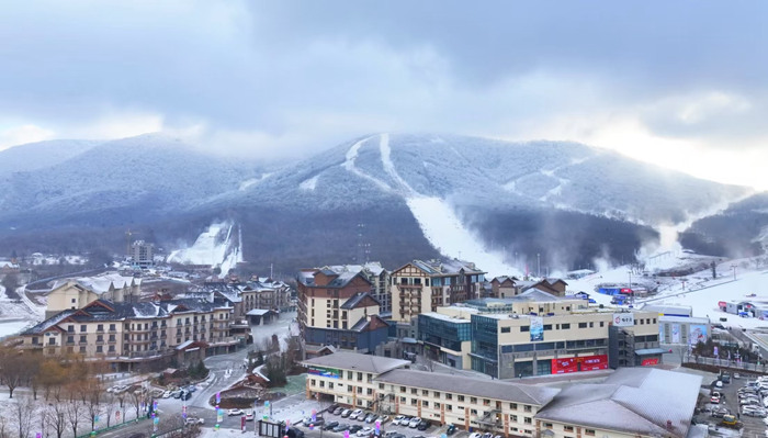 遠眺北大湖滑雪度假區景觀。人民網記者 李洋攝