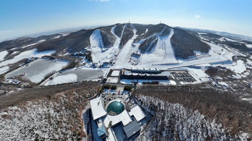 蓮花山滑雪場。
