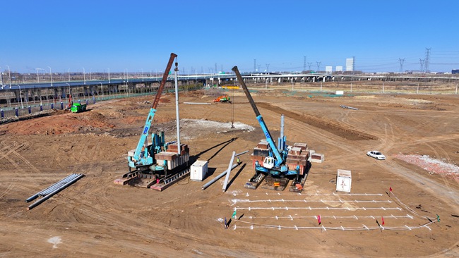 長春新區新材料中試及產業放大基地項目建設現場。