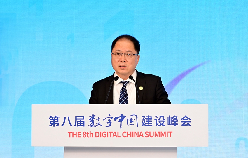 國家數(shù)據(jù)局黨組成員、副局長陳榮輝