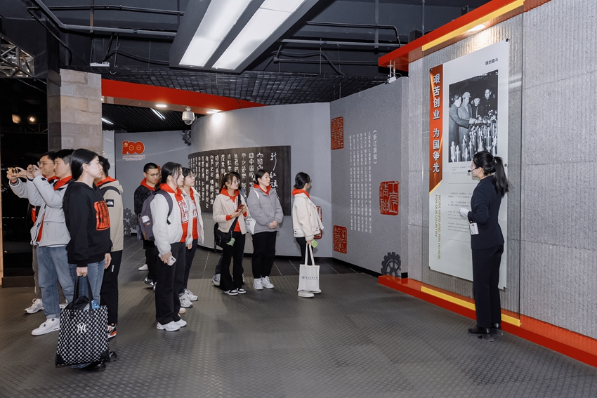 參觀紅旗展館