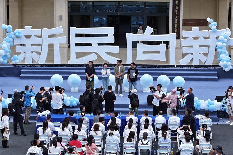 該劇主創團隊。人民網記者 李洋攝