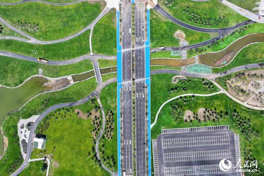 長春國際航空博覽城藍天公園水景軸。人民網記者 李洋攝