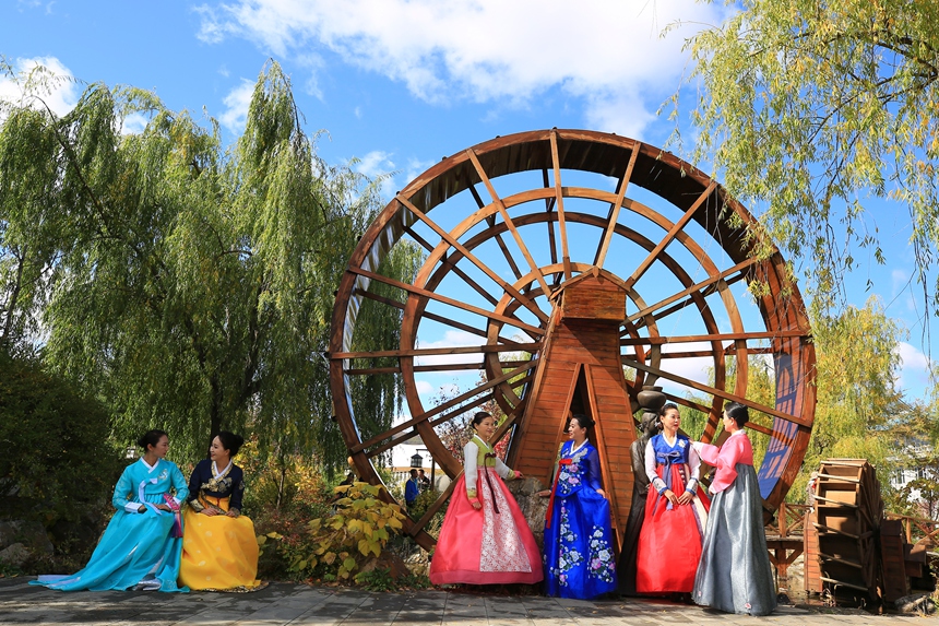 白山市長白縣馬鹿溝鎮(zhèn)的果園村美景。白山市委宣傳部供圖