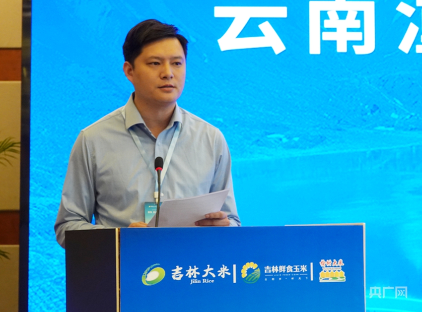 企業代表紛紛上臺推介(舒震 攝)