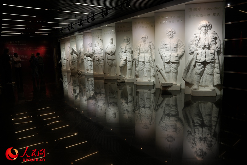東北抗日聯(lián)軍紀念館展示的東北抗日聯(lián)軍首任11位軍長的塑像。人民網(wǎng)記者 李洋攝