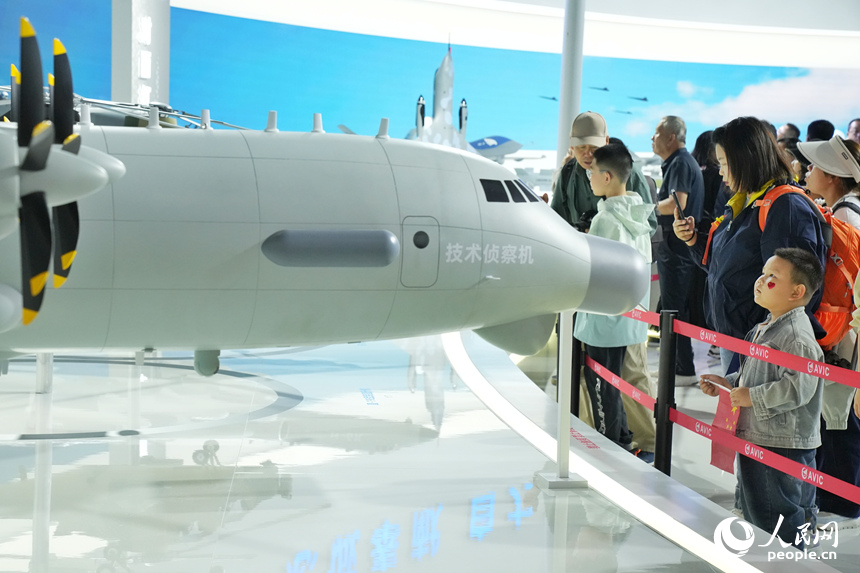 2025年空軍航空開放活動和長春航空展迎來首個公眾日。人民網記者 李洋攝