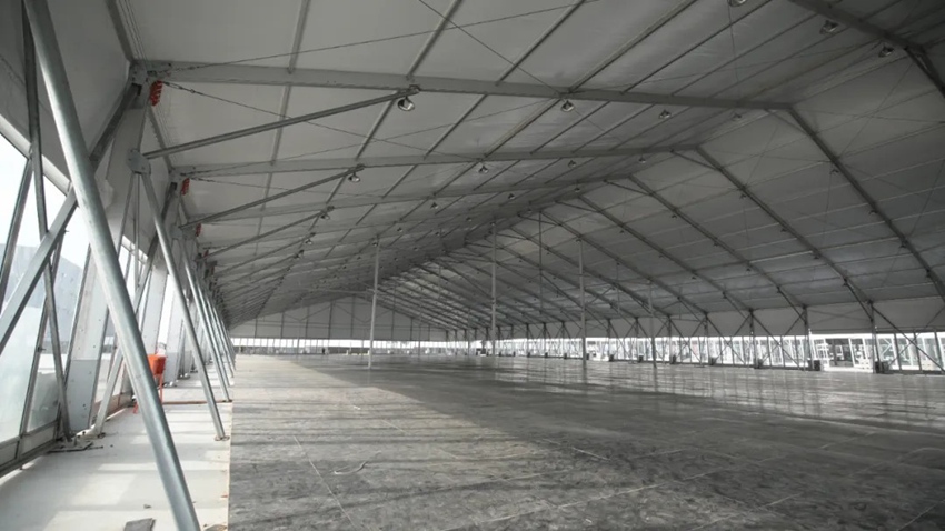 白色的臨時(shí)展館也成為本次展會(huì)獨(dú)特的風(fēng)景線。長(zhǎng)春市委宣傳部供圖