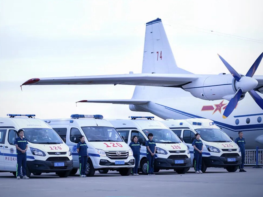 長(zhǎng)春市衛(wèi)健系統(tǒng)4個(gè)醫(yī)療點(diǎn)隨時(shí)響應(yīng)、每天9—10輛救護(hù)車(chē)枕戈待旦。長(zhǎng)春市衛(wèi)健委供圖