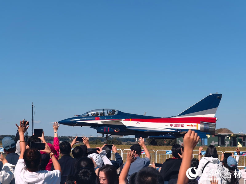 市民游客相聚藍天盛會。人民網記者 馬俊華攝