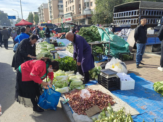 秋菜銷售現(xiàn)場(chǎng)。