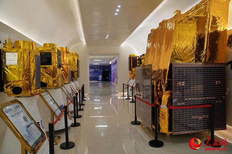 “吉林一號”衛(wèi)星模型。人民網(wǎng)記者 李洋攝