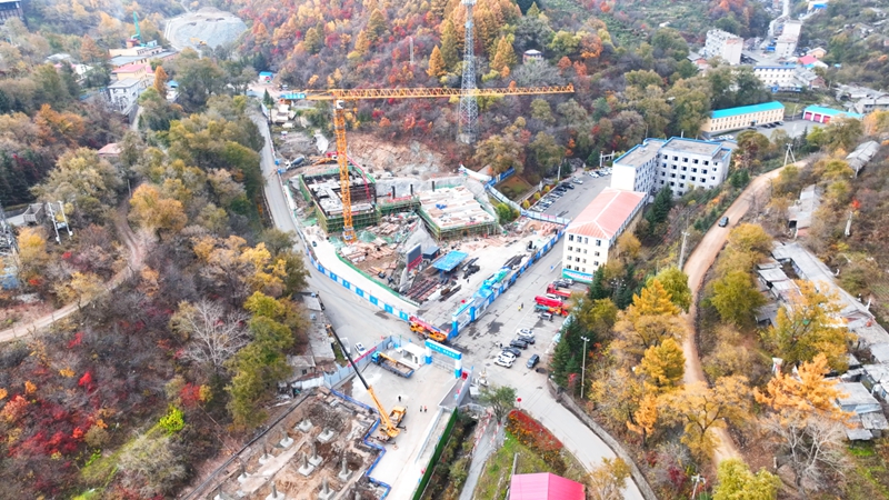 夾皮溝鎮(zhèn)寶戲臺金谷景區(qū)施工現(xiàn)場。圖片來源:樺甸市委宣傳部