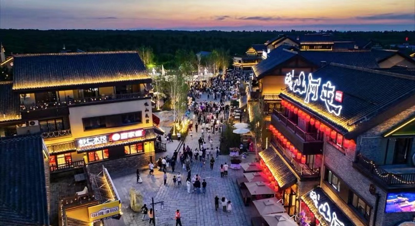 “吉林冰雪煥新季”主題采訪行丨“夜經濟+慢生活” 長白山恩都里的文旅新體驗