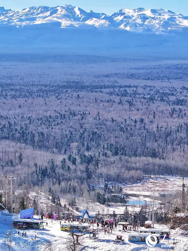 在長白山和平滑雪場遠眺長白山。(資料照片)人民網記者 李洋攝