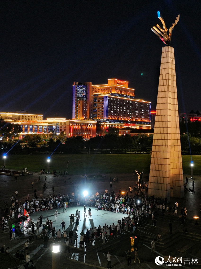 文化廣場(chǎng)。人民網(wǎng)記者 李洋攝