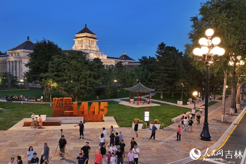 “新民1445”雕塑。人民網(wǎng)記者 李洋攝