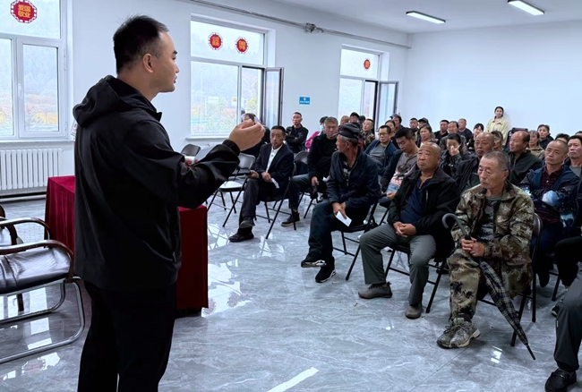 滕喜龍組織召開村民代表大會