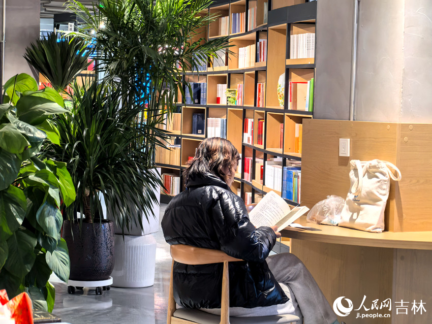 書(shū)香滿“春城”。人民網(wǎng)記者 王海躍攝